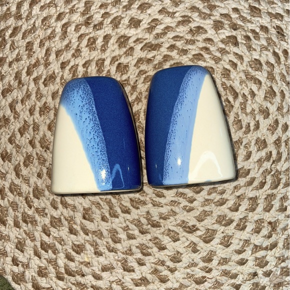 Pfaltzgraff salt and pepper shaker set. Blue Ridge pattern, excellent condition. - Picture 7 of 9